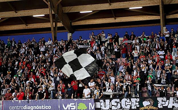 Seguidores de Unionistas desplazados la pasada temporada al Ruta de la Plata de Zamora. 