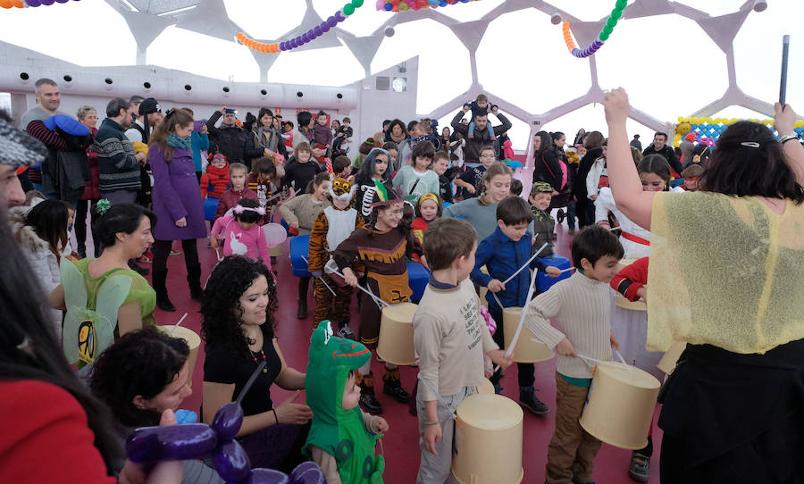 Talleres de carnaval en la Cúpula del Milenio