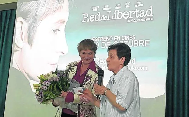 Assumpta Serna (a la izquierda), durante la presentación de ‘Red en libertad’ en Valencia, el pasado octubre. 