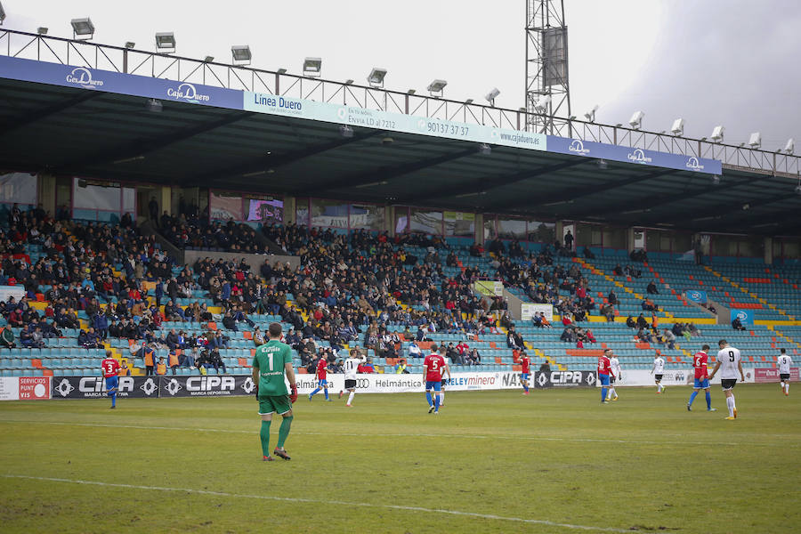 El equipo blanquinegro supera a un débil rival con un Martín Galván pitado y que mandó callar a la grada