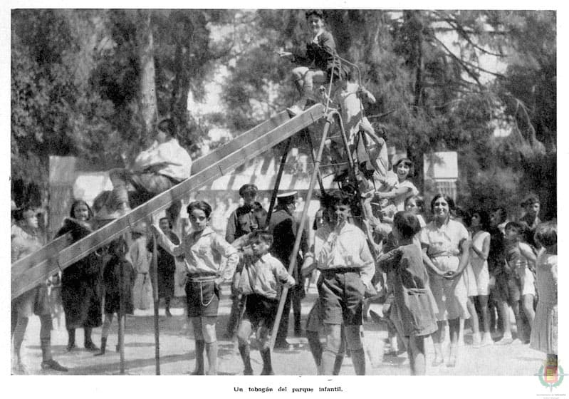 Niños en la inauguracion del parque en julio de 1933.