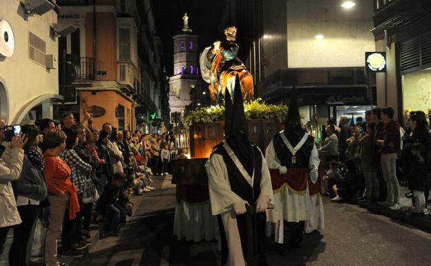 El paso Lágrimas de San Pedro por la calle de Regalado. 