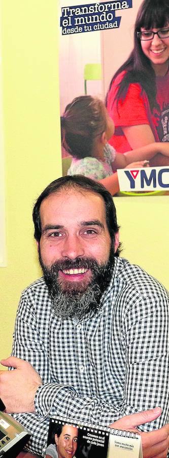 Víctor Rojo, en la sede de la ONG YMCA . 