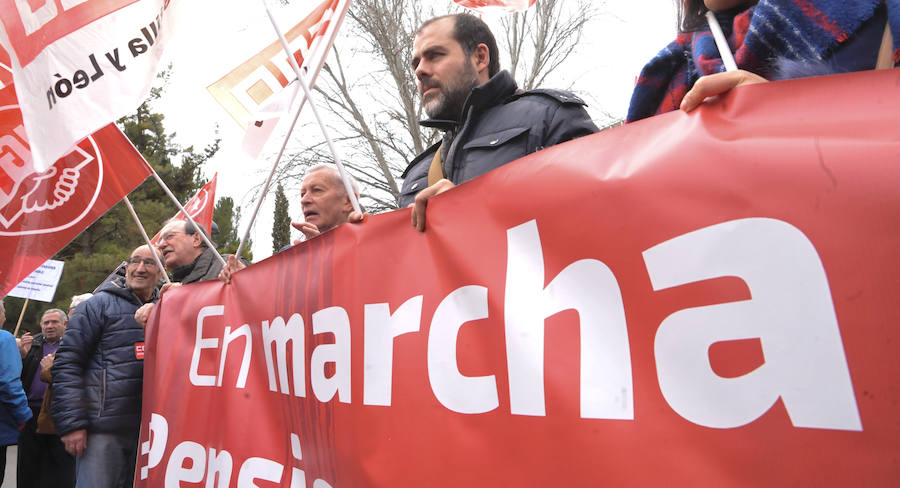 Concentración en defensa del sistema público de pensiones en Valladolid.