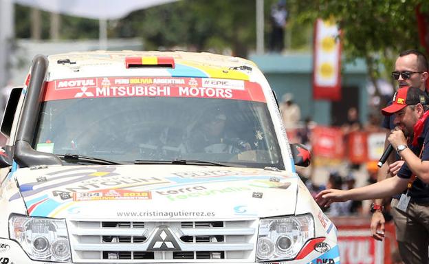 Cristina Gutiérrez, al volante, en la primera jornada del último Dakar.