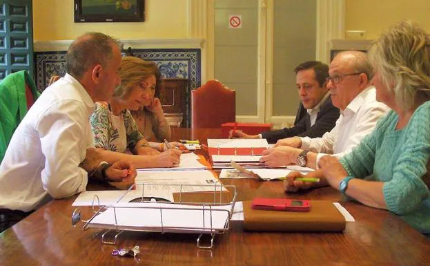 Reunión de la mesa de seguimiento del acuerdo PSOE-C's de 2017.