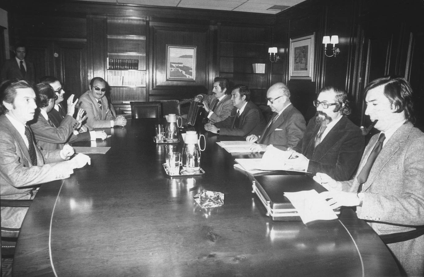 Parlamentarios regionales con el ministro Manuel Clavero en 1978.