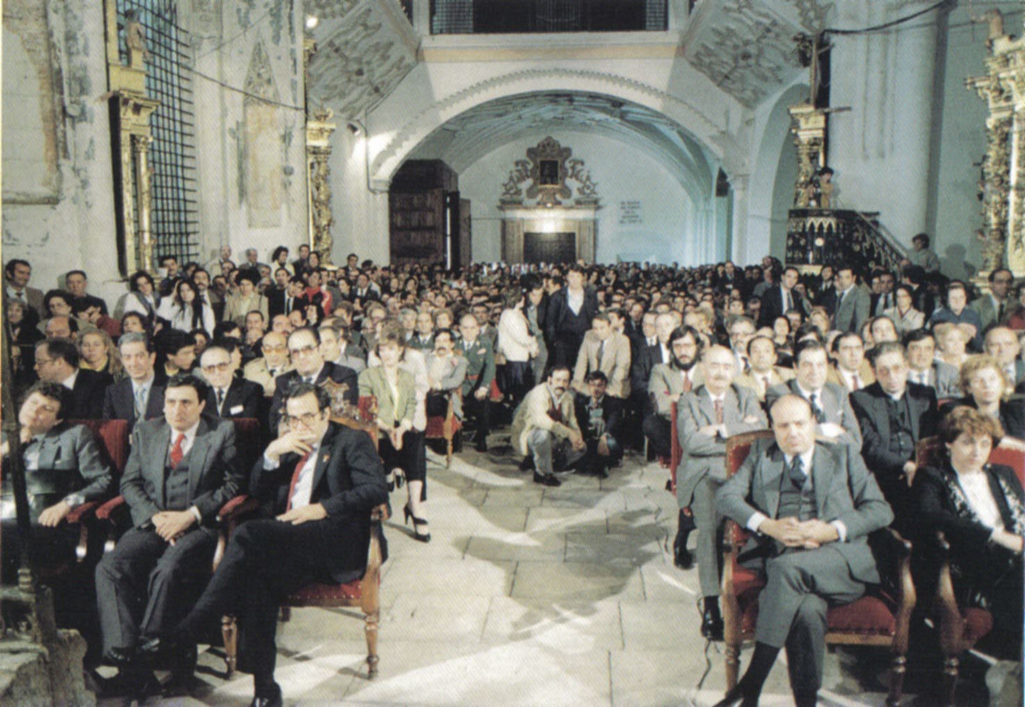 Sesión constitutiva de las Cortes de Castilla y León en el Monasterio de Santa Clara de Tordesillas, el 21 de mayo de 1983.
