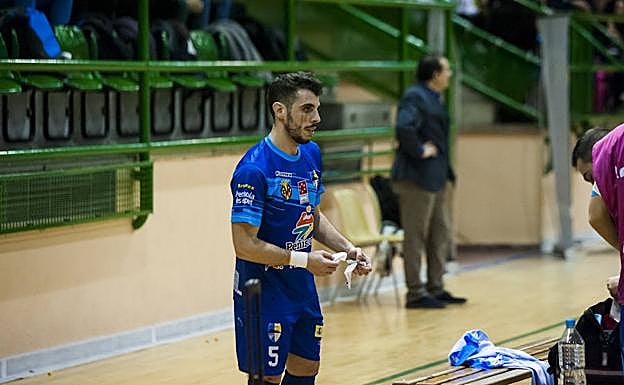 Iván Rumbo se recupera en el banquillo de su rifirrafe con Javi Alonso.