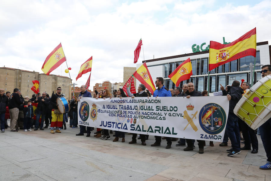 Miles de personas exigen igualdad salarial para Policía y Guardia Civil en Salamanca