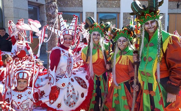 Mienbros de las dos comparsas ganadoras del carnaval provincial. 