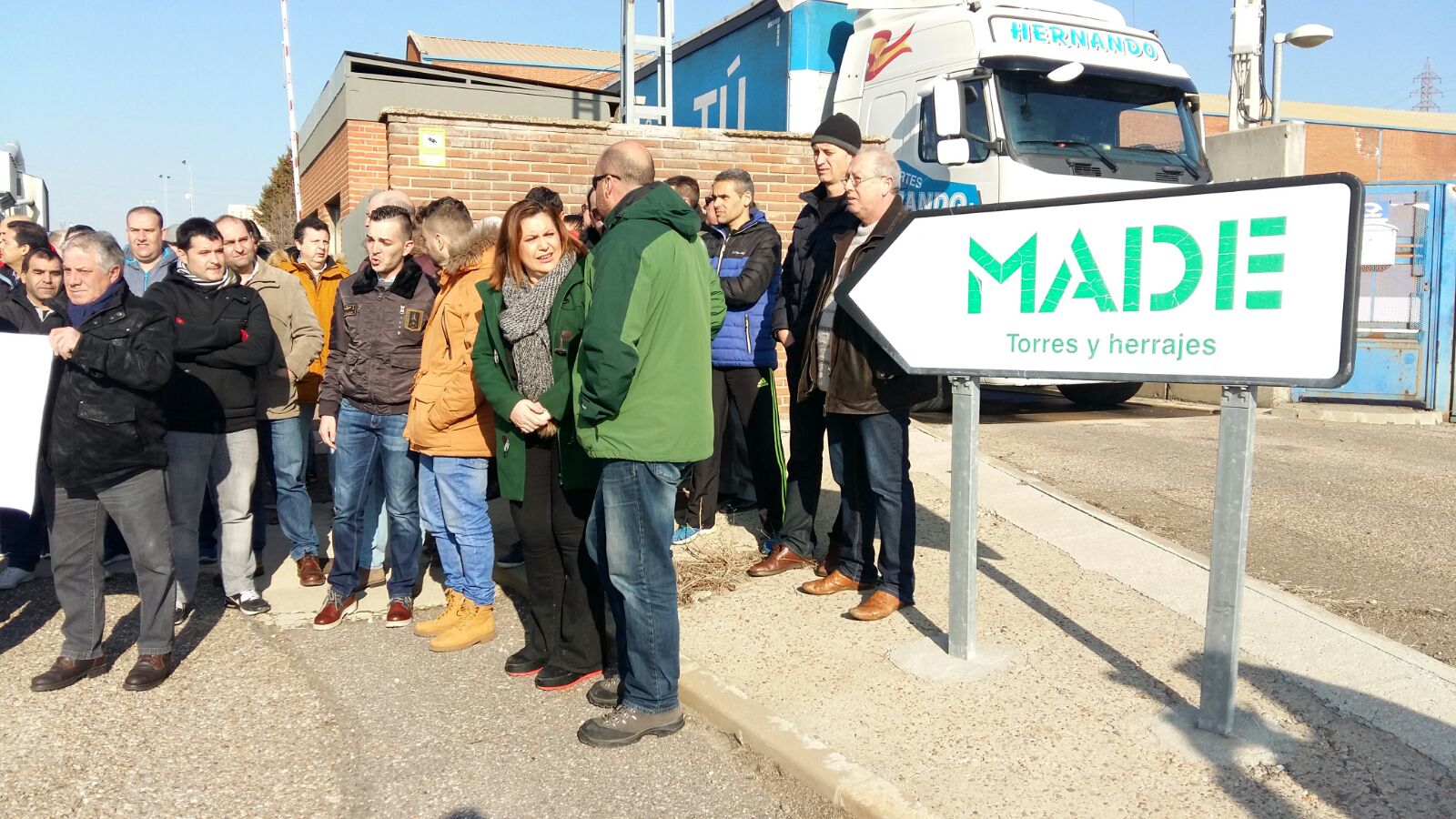 Fotos: Concentración de trabajadores a las puertas de Isowat Made