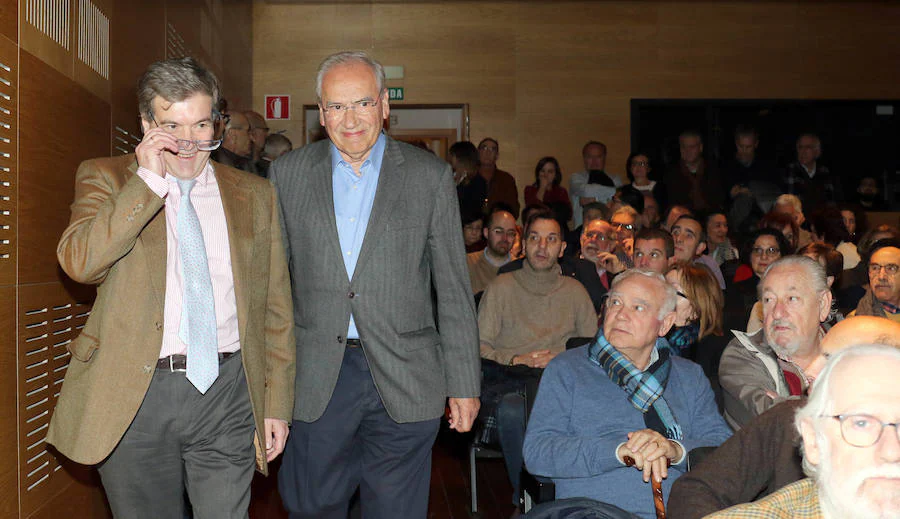 Fotos: Alfonso Guerra, protagonista del Aula de Cultura de El Norte de Castilla