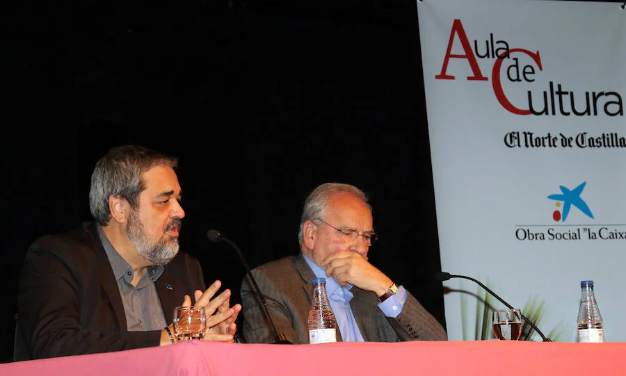 Fotos: Alfonso Guerra, protagonista del Aula de Cultura de El Norte de Castilla