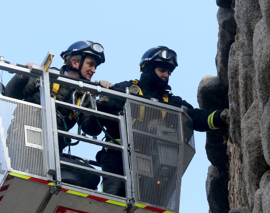Fotos: Los bomberos inspeccionan el Acueducto