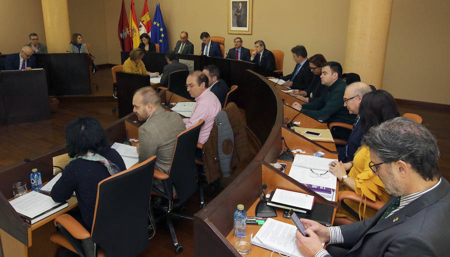 Fotos: Pleno de la Diputación de Segovia
