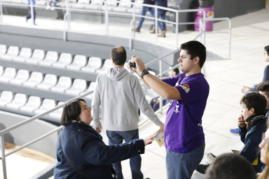 Fotos: La afición palentina llena el pabellón en su reestreno