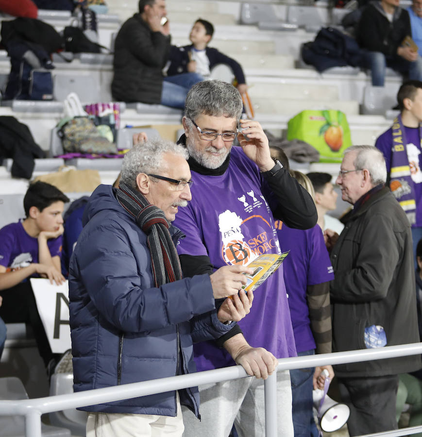 Fotos: La afición palentina llena el pabellón en su reestreno