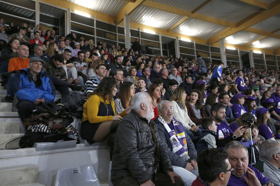 Fotos: La afición palentina llena el pabellón en su reestreno