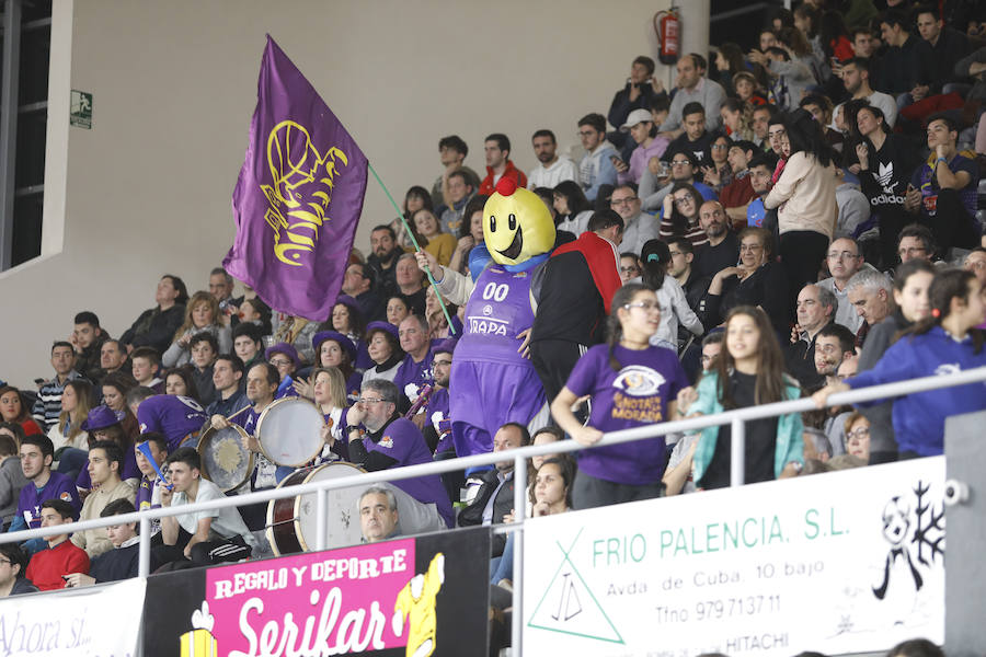 Fotos: La afición palentina llena el pabellón en su reestreno