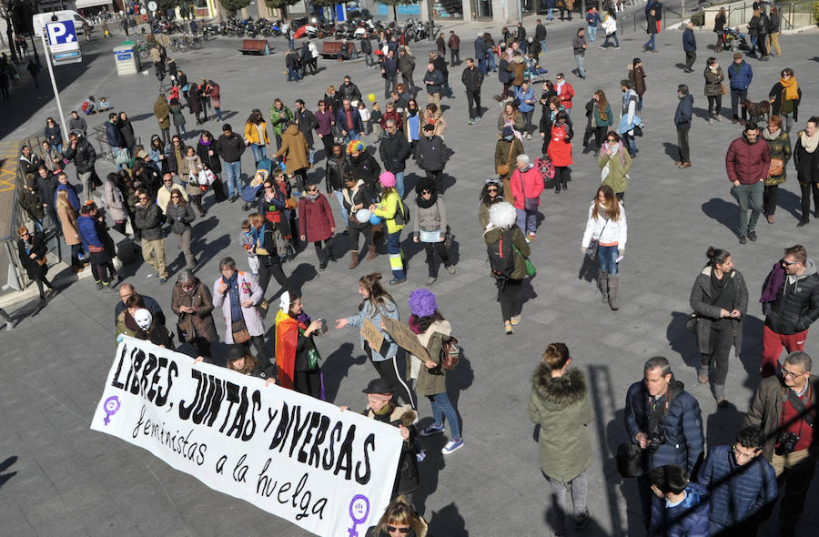 Fotos: Batucada en Valladolid en apoyo a la huelga feminista