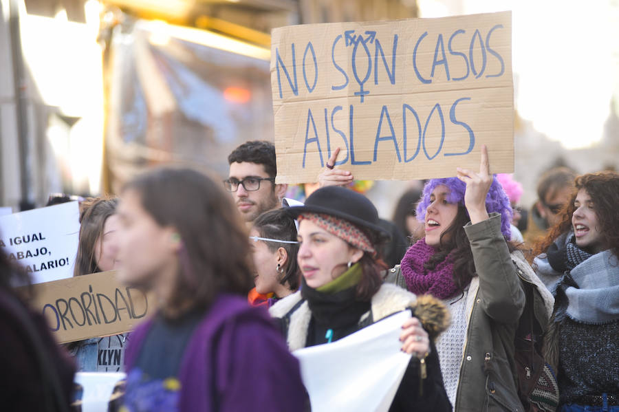 Fotos: Batucada en Valladolid en apoyo a la huelga feminista