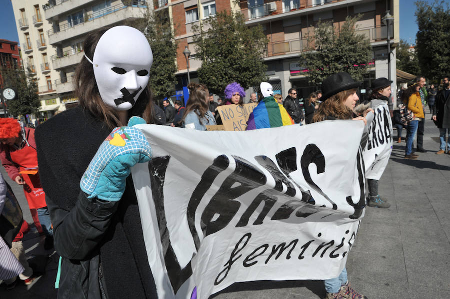 Fotos: Batucada en Valladolid en apoyo a la huelga feminista