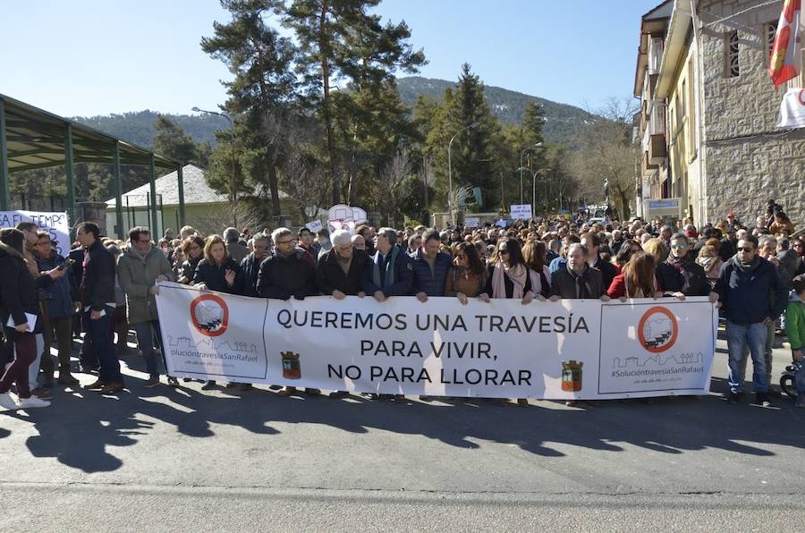 Fotos: Manifestacion en la peligrosa Travesía de San Rafael