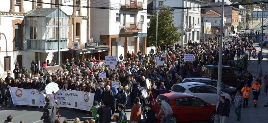 Fotos: Manifestacion en la peligrosa Travesía de San Rafael