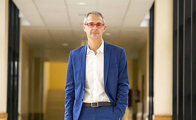 Ricardo Rivero es catedrático de Derecho Administrativo y rector de la Universidad de Salamanca. 