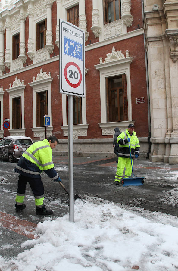 Fotos: Limpieza de calles tras la nevada