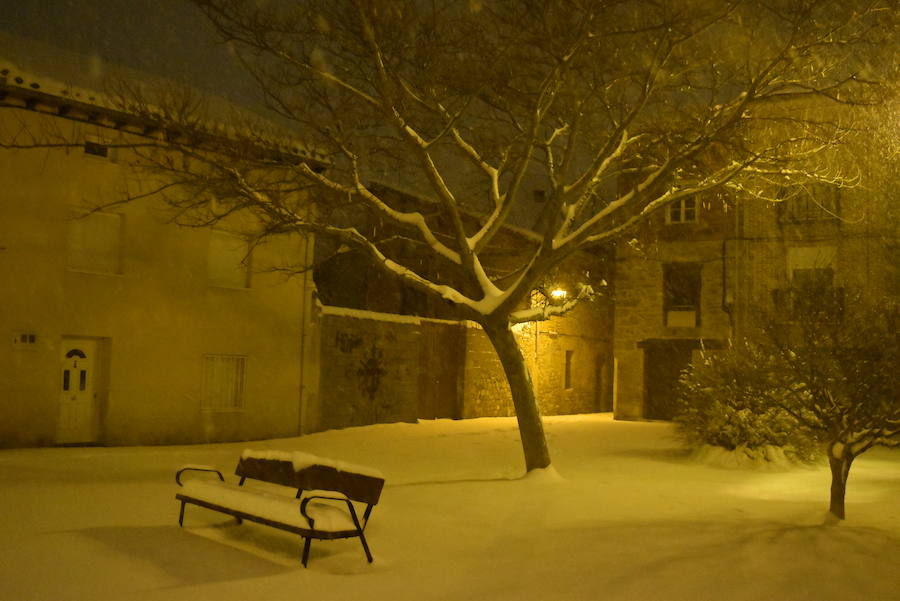 Fotos: Nieve en Aguilar para despedir febrero
