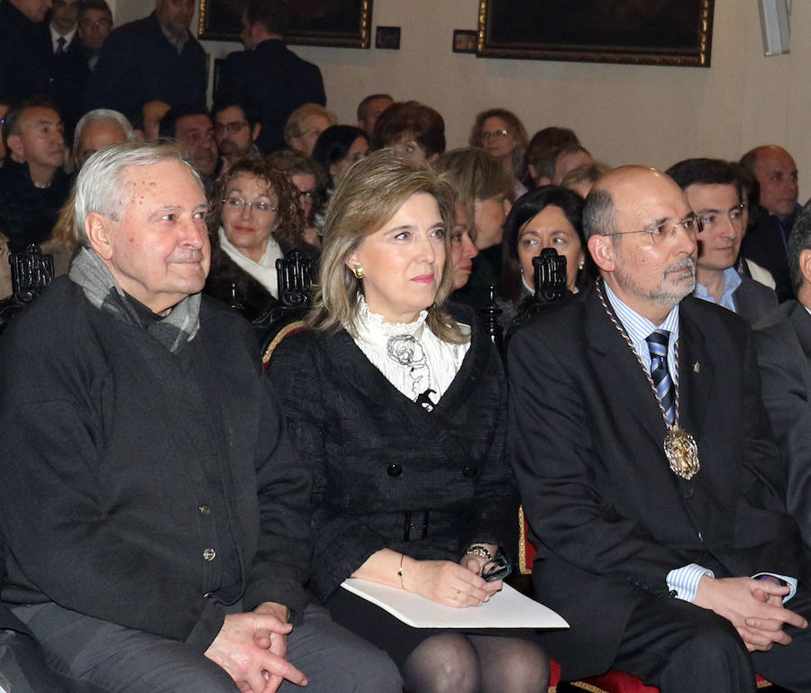 La delegada del Gobierno en Castilla y León, María José Salgueiro, pregonó ayer en la Cofradía Penitencial de Jesús Nazareno, en un acto en el que ensalzó la celebración de la Pasión en Valladolid.