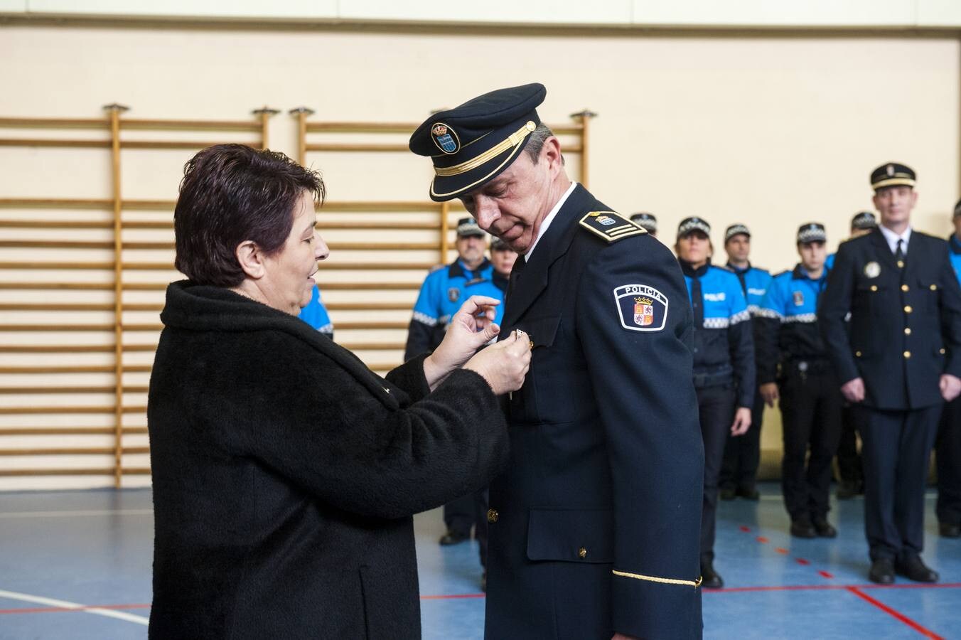 El cuerpo de seguridad local celebra la festividad del Santo Ángel de la Guarda en el pabellón Enrique Serichol