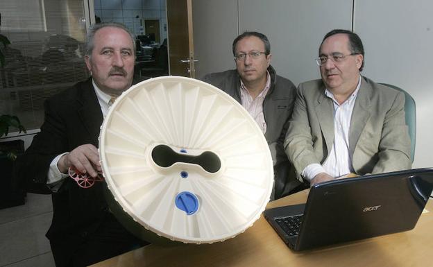 Zacarías Clérigo, José Luis Marcos y Salvador Hernández presentan la ‘Waterboxx’ en 2010.