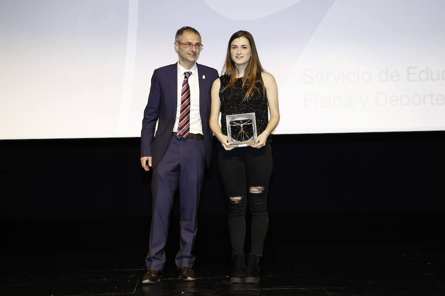 La atleta Marta Guijo, la jugadora de hockey sobre hielo Clara Hernández del Río, el atleta Miguel Delgado y el equipo de voleibol femenino de la Universidad de Salamanca fueron galardonados como mejores deportistas universitarios