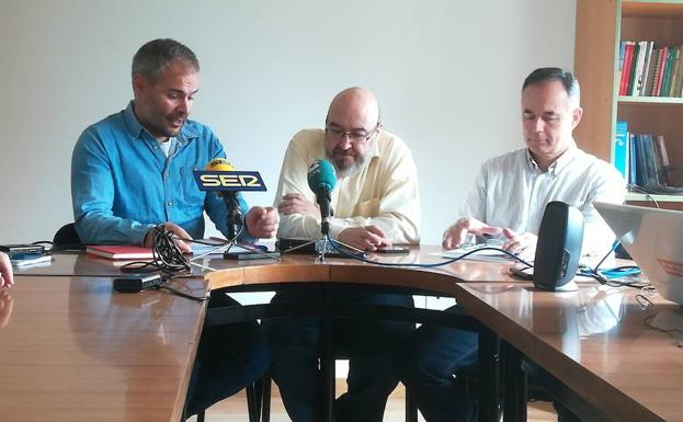 : CCOO y Centaurea presentan el proyecto de documental sobre autopistas junto a su director, José Rebolleda. 