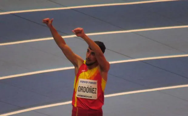 Ordóñez lcelebra su medalla de plata