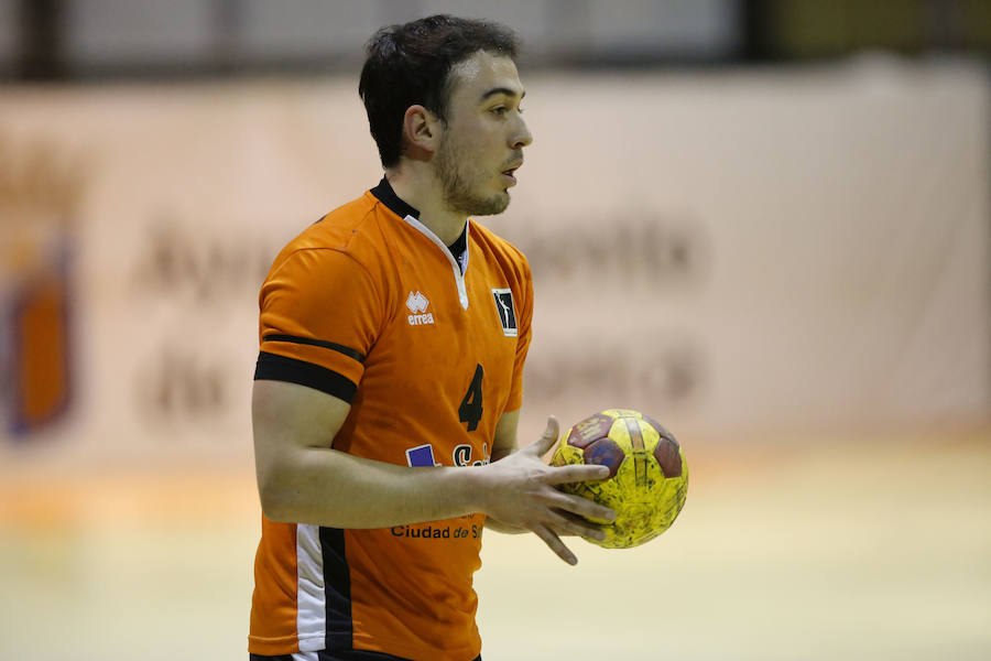 Fotos: Partido entre el BM Ciudad de Salamanca y el Atlético Avilesina