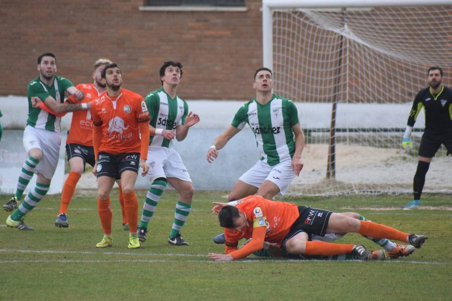 Jornada redonda para el equipo salmantino, que se coloca primero antes de recibir al Astorga el miércoles gracias a los goles de Diego Abad y Carlos López