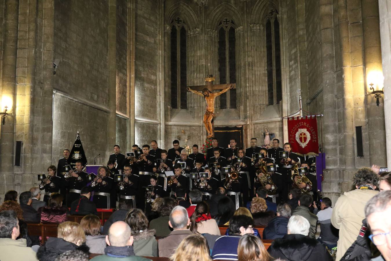 Participaron la Agrupación Torre del Reloj (Peñafiel), la banda de la Cofradía de la Sagrada Pasión y la de la Hermandad de la Preciosísima Sangre