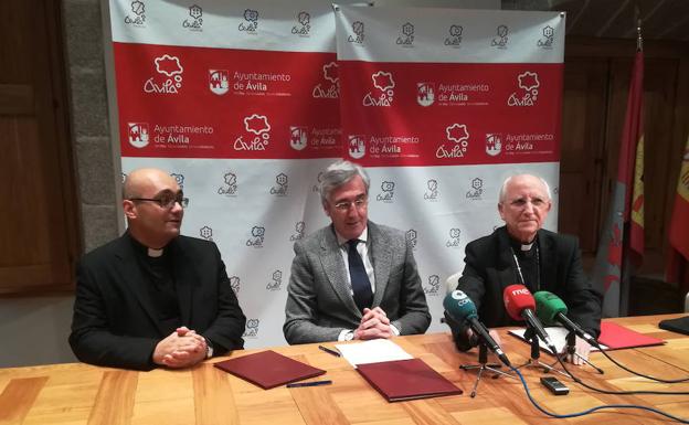 Ayuntamiento y Obispado de Ávila firman convenio para Oficina Peregrino durante el Año Jubilar. 