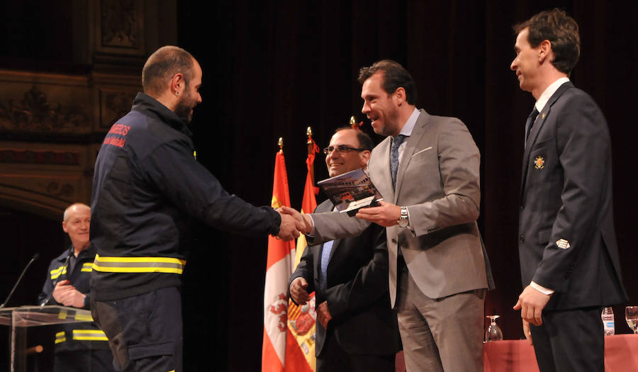 El acto sirvió para rendir homneaje a los 26 bomberos jubilados en los últimos dos años 