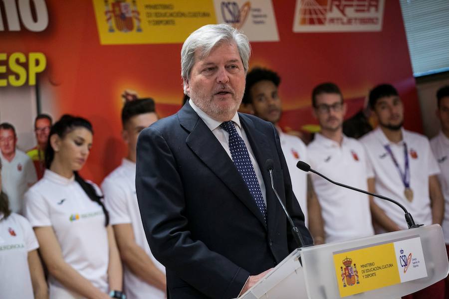 Fotos: Recibimiento de Íñigo Méndez de Vigo a la selección española de atletismo