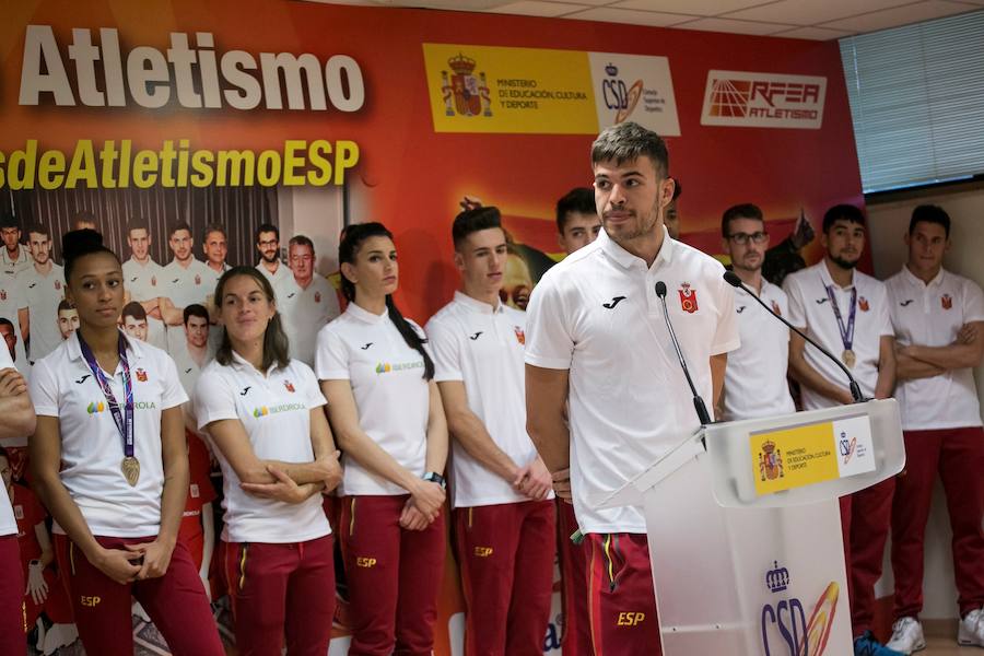 Fotos: Recibimiento de Íñigo Méndez de Vigo a la selección española de atletismo