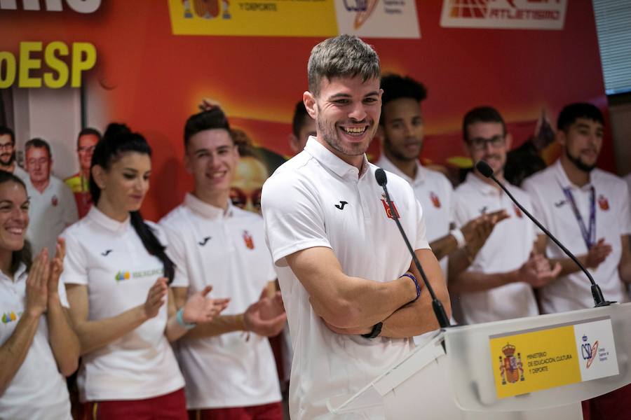 Fotos: Recibimiento de Íñigo Méndez de Vigo a la selección española de atletismo