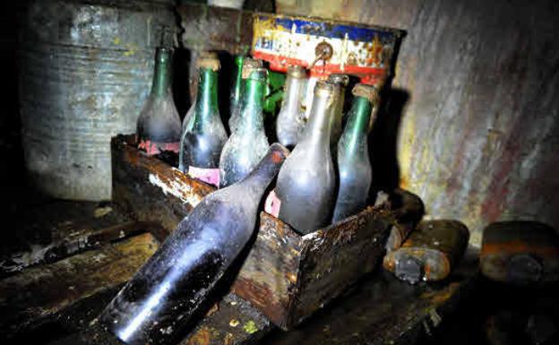 Botellas de un refufio de la Segunda Guerra Mundial