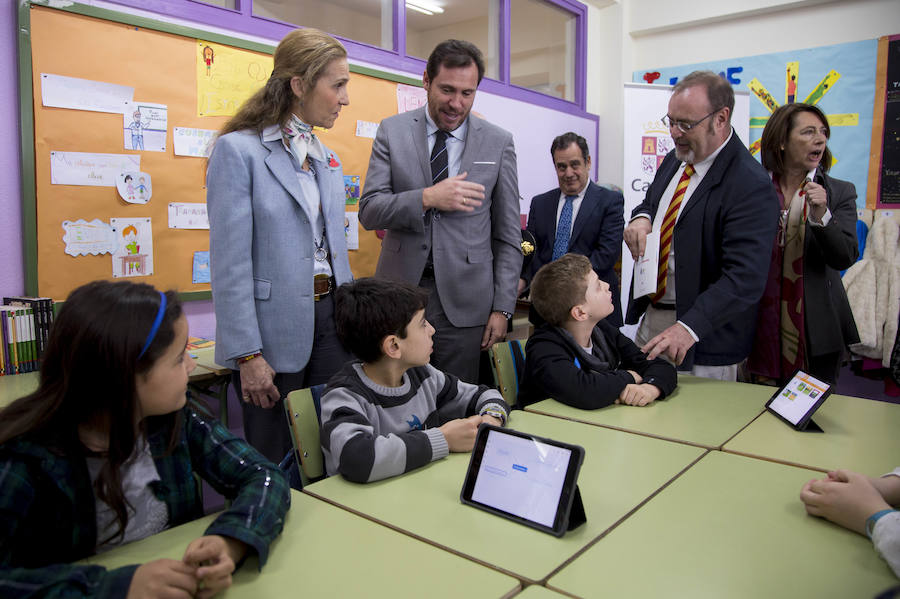 La infanta Elena acude a la presentación del programa educativo Talleres Controla TIC, de la Fundación Mapfre.