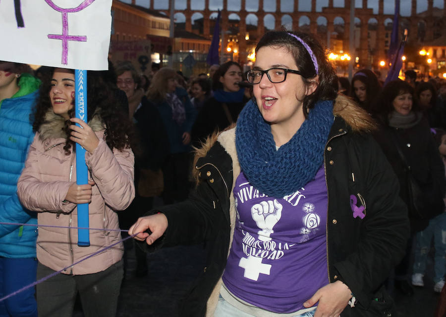 Fotos: 8-M Multitudinaria manifestación en Segovia