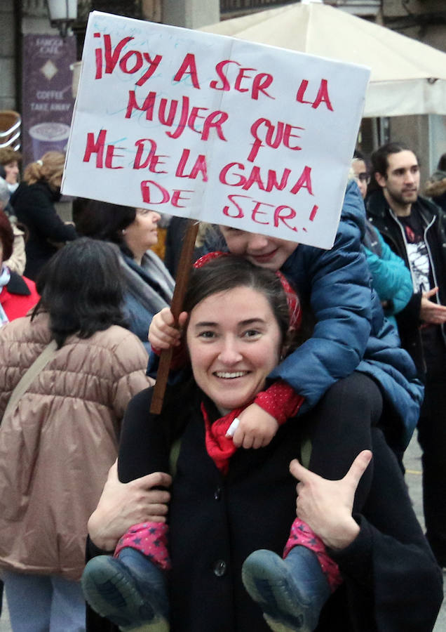 Fotos: 8-M Multitudinaria manifestación en Segovia